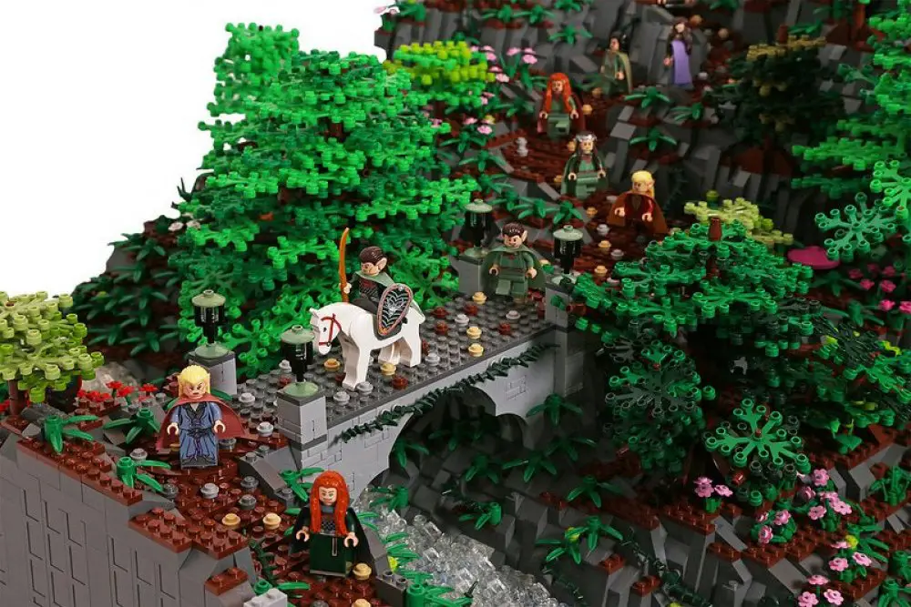 Форпост по мотивам «Властелина Колец» из 200 тысяч LEGO-деталей