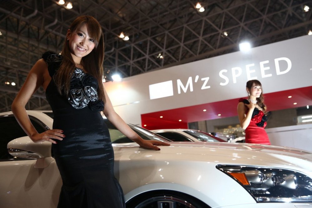Автосалон в Токио 2014: инновации, спорт и девушки
