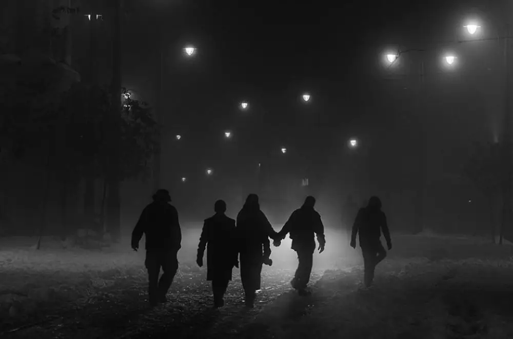 Задумчивое черно-белое