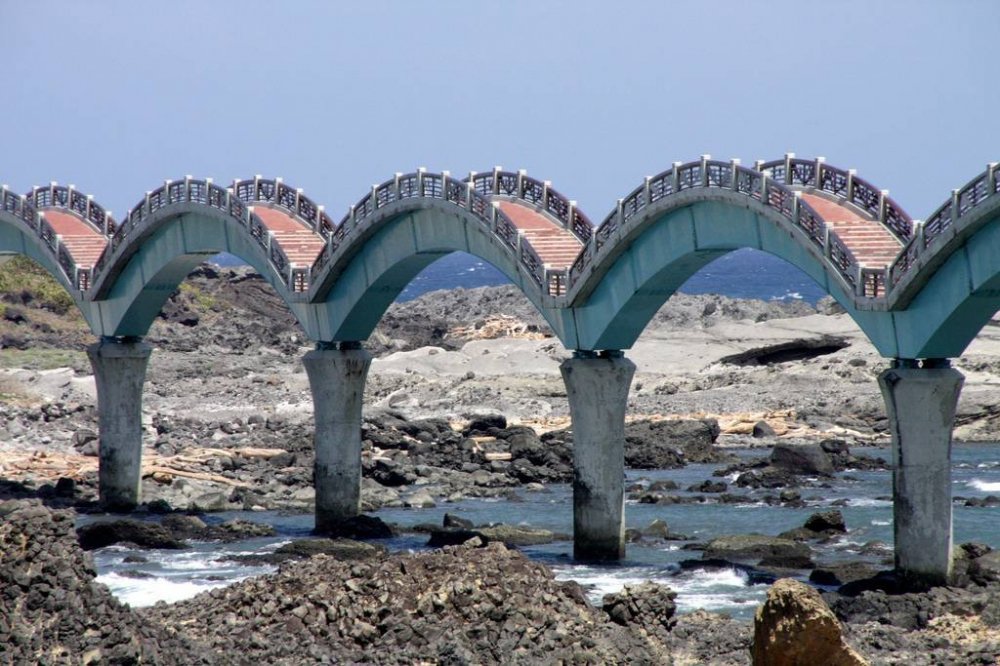 Dragons bridge to an island of three immortals