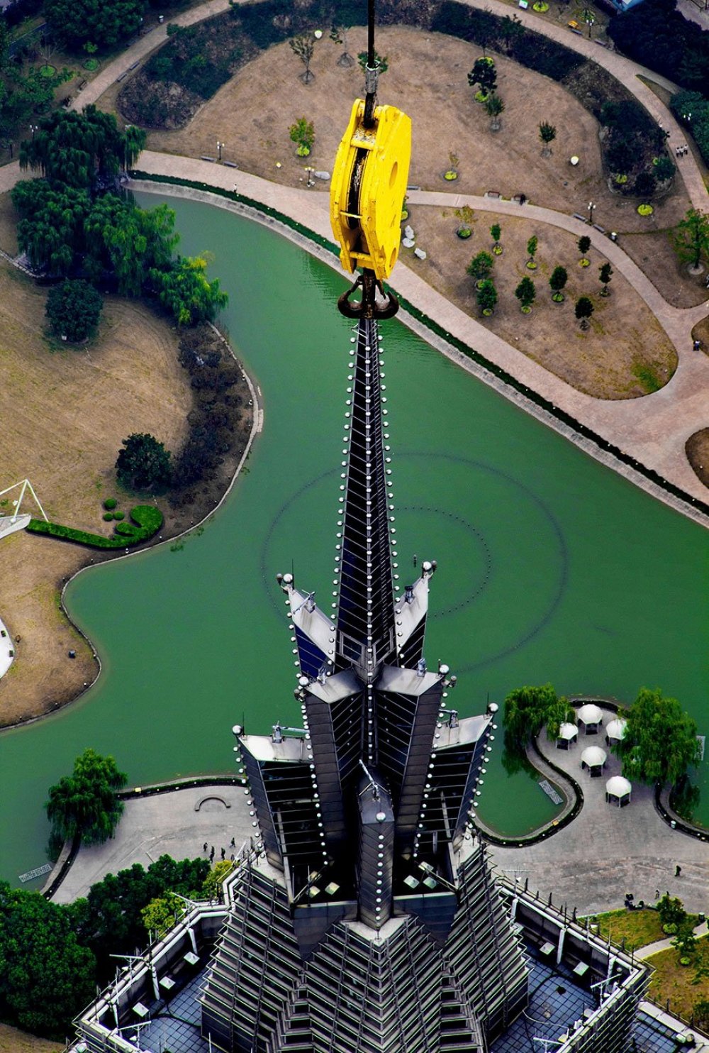 Photos of Shanghai from the height of the tower crane