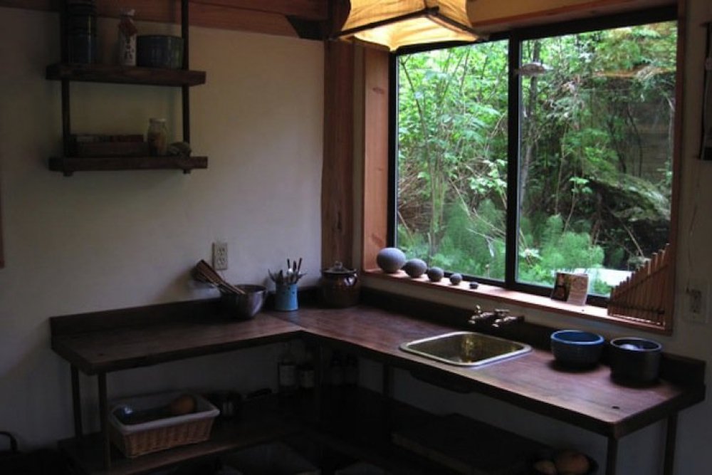 Japanese forest house for $ 11,000 in the forest