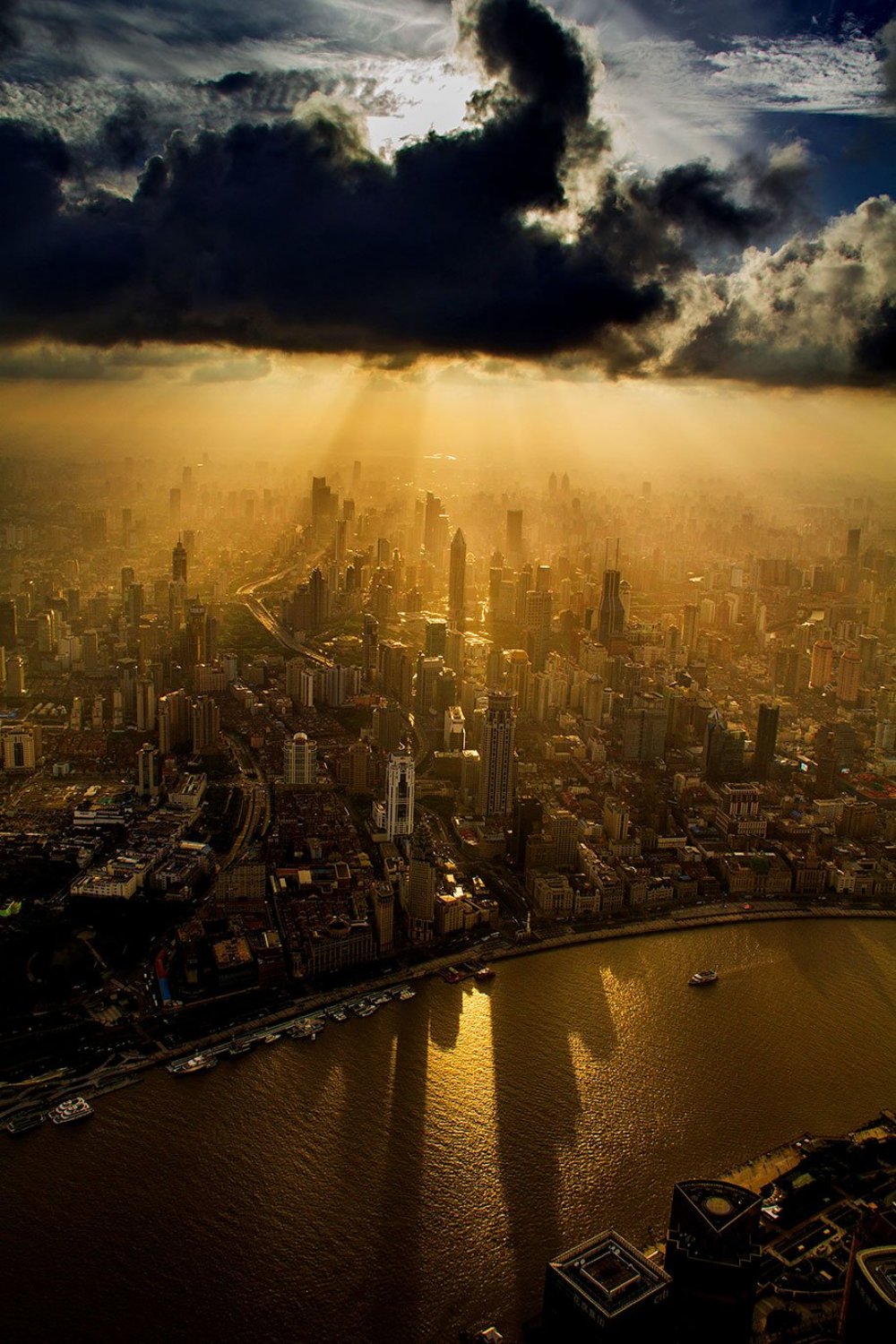 Photos of Shanghai from the height of the tower crane