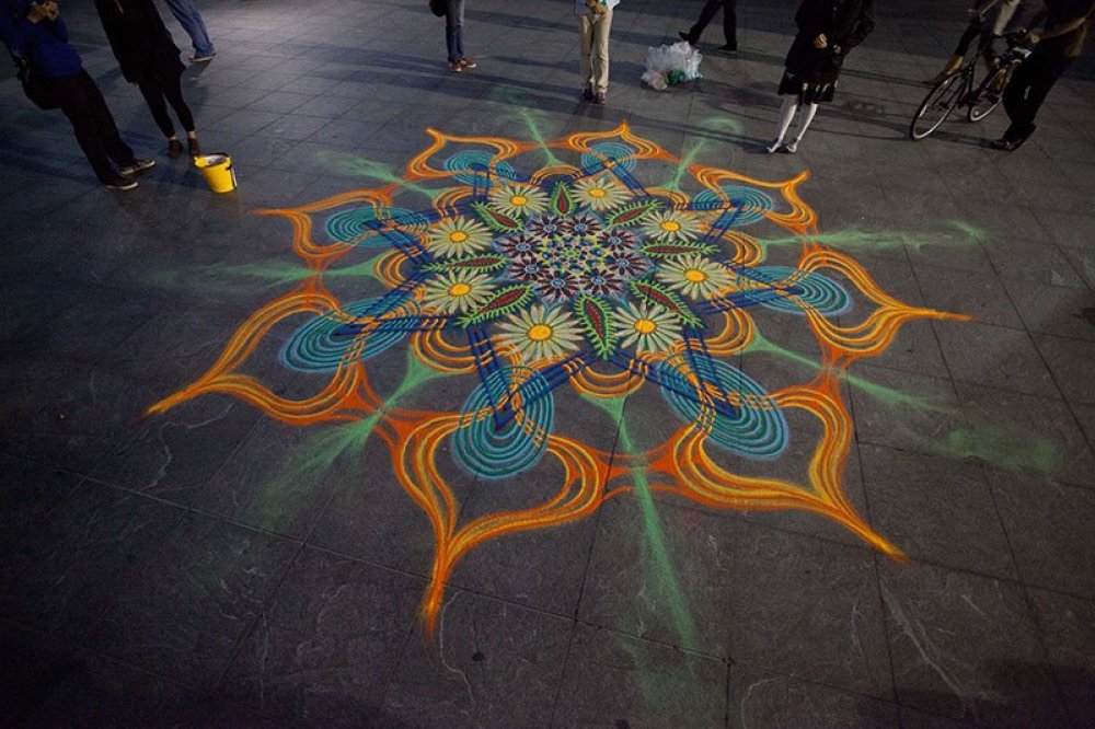  Spontaneous sand paintings by Joe Mangrum