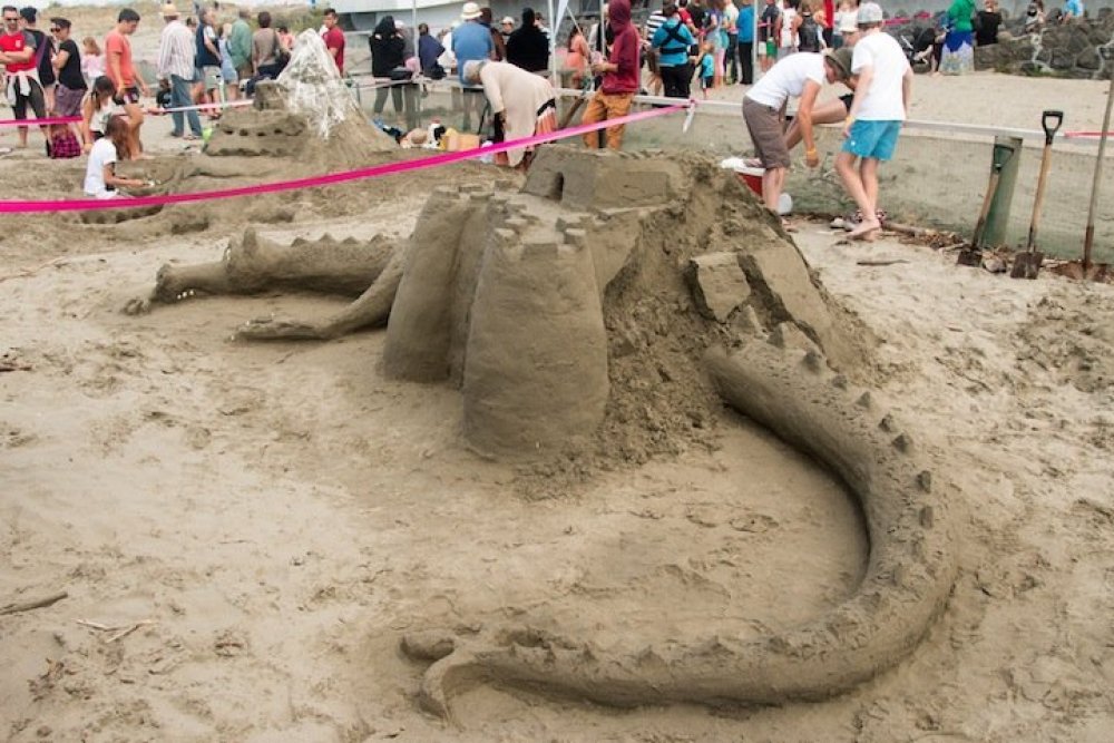Песочные соревнования на конкурсе замков из песка