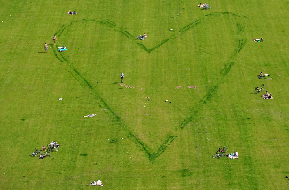 Happy Valentine's Day: hearts everywhere