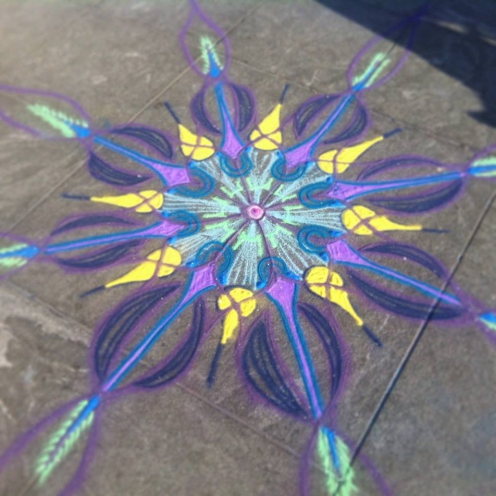 Spontaneous sand paintings by Joe Mangrum