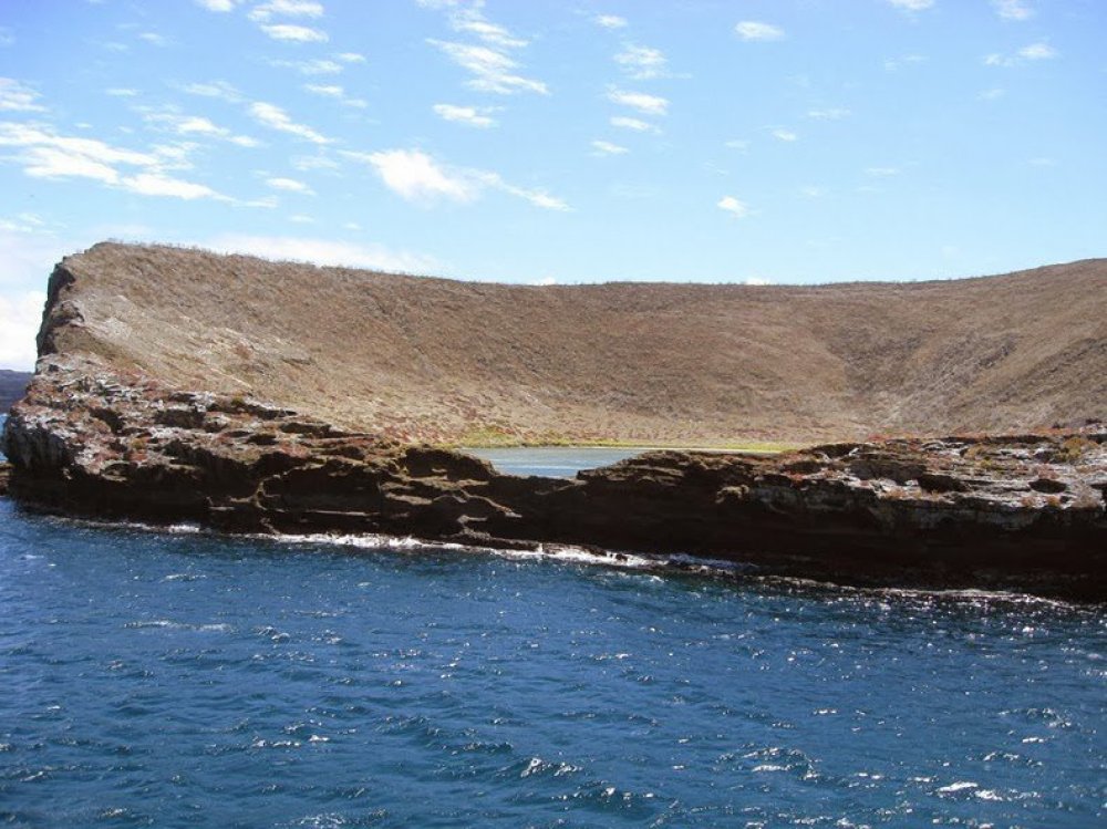 Бейнбрідж Рокас & ndash; незвичайний острів з кратером в Галапагоському архіпелазі