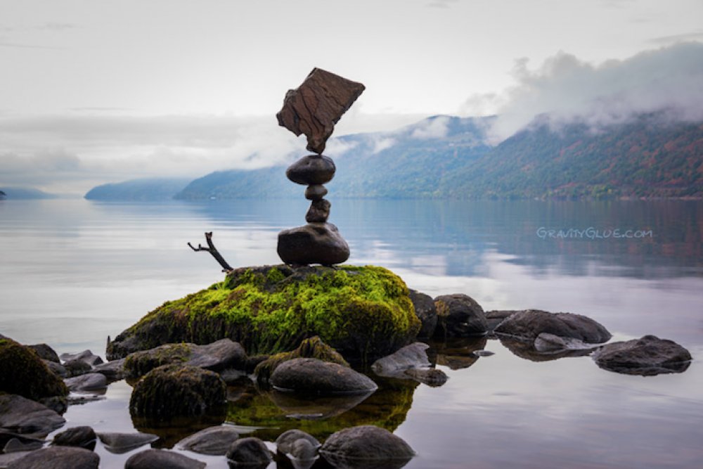 Antigravity of balancing stones