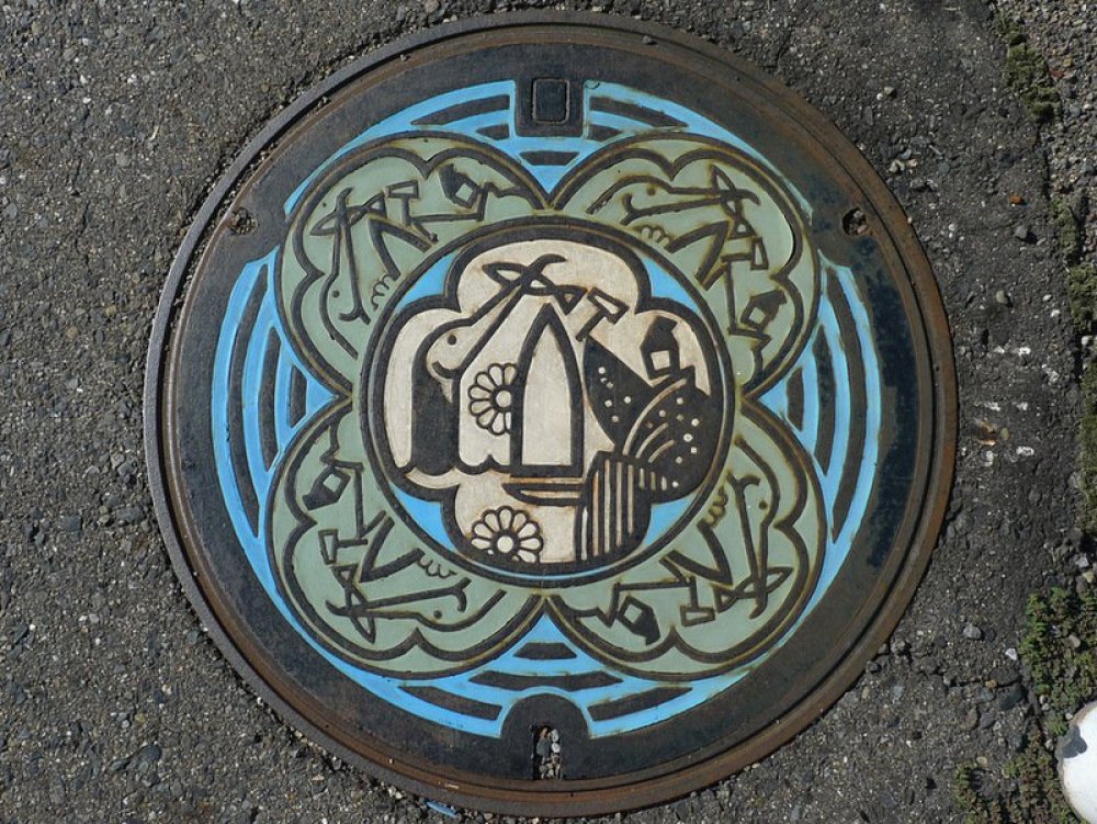  The art of decorating sewer hatches