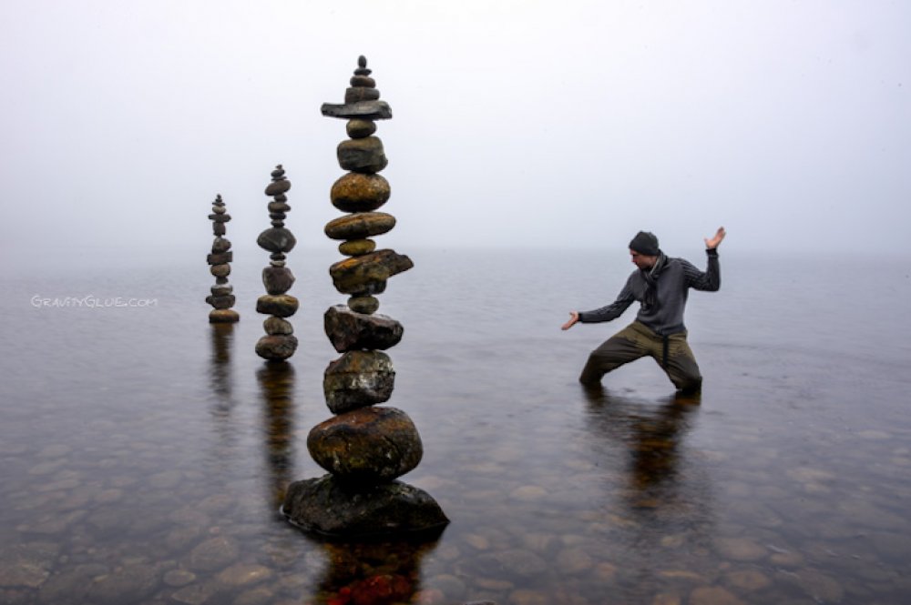 Antigravity of balancing stones