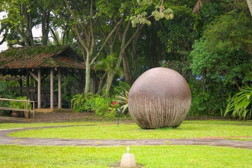 Загадочные каменные шары в Коста-Рике