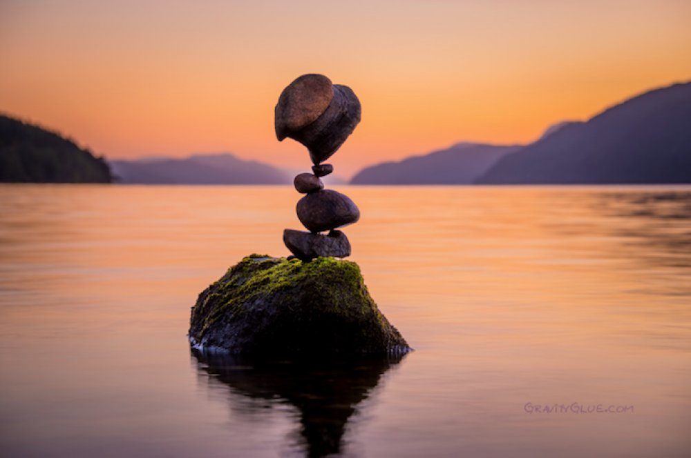 Antigravity of balancing stones