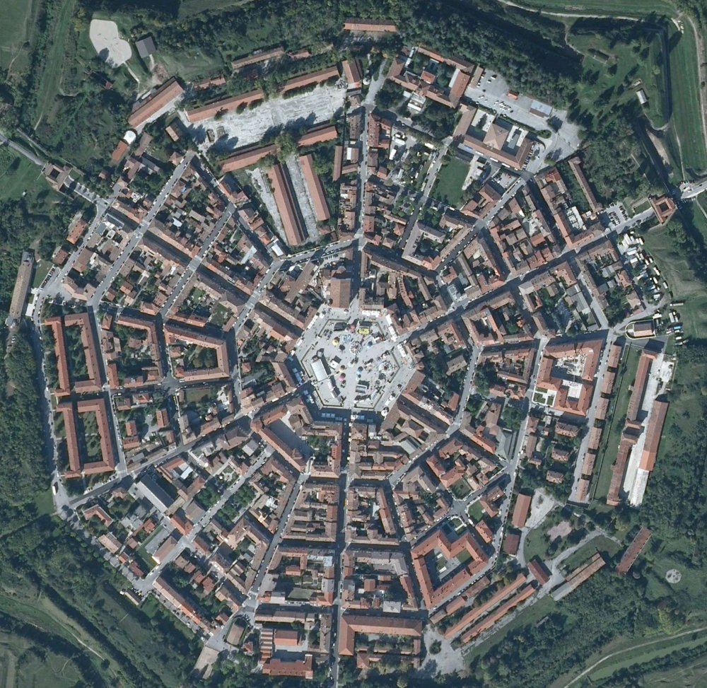 Пальманова & ndash; симетричний місто-фортеця в Італії