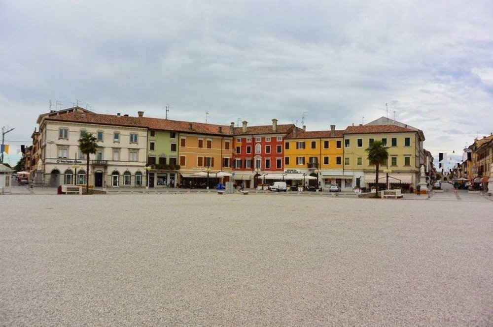 Palmanova & symmetrical city-fortress in Italy