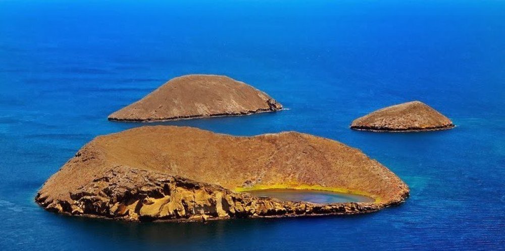 Бейнбридж Рокас – необычный остров с кратером в Галапагосском архипелаге
