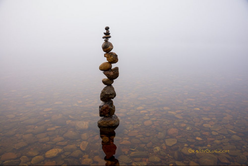 Antigravity of balancing stones