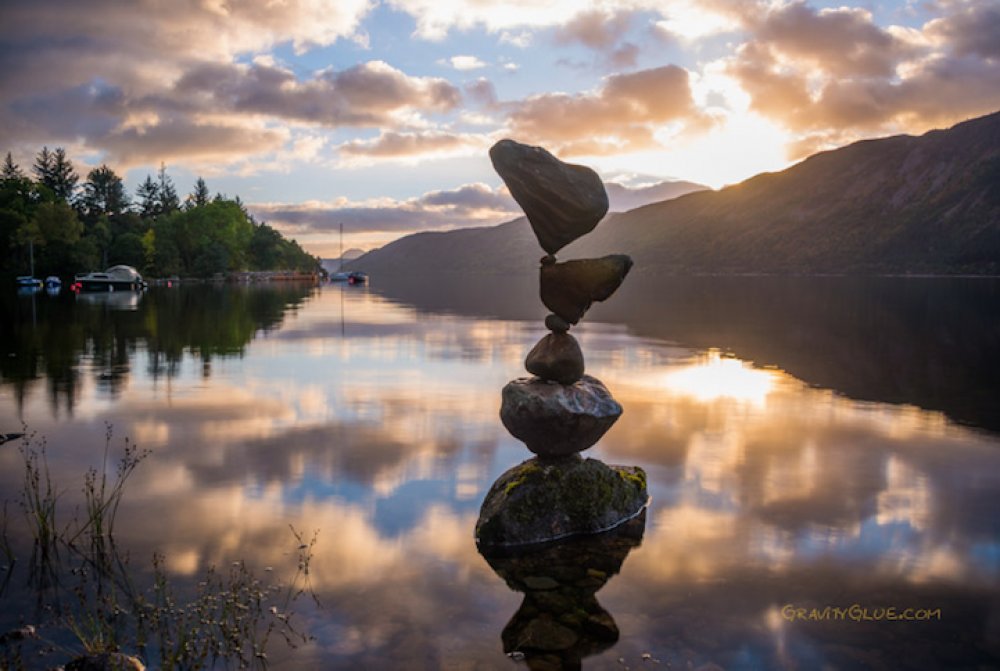 Antigravity of balancing stones