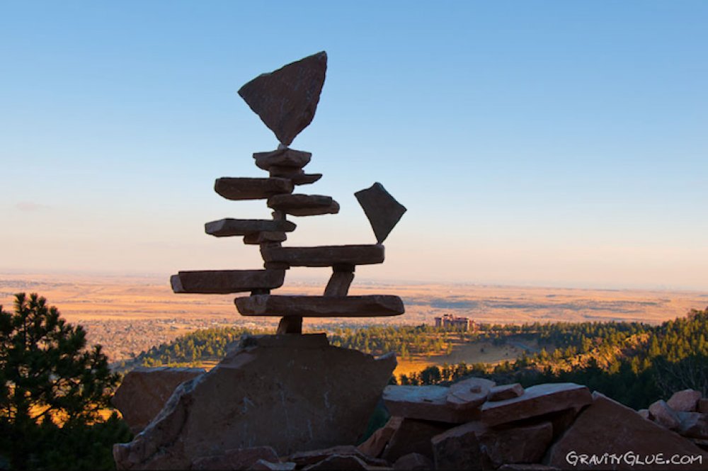 Antigravity of balancing stones