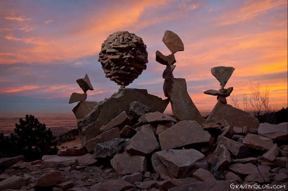 Antigravity of balancing stones