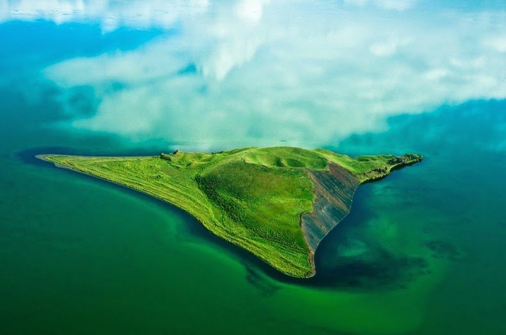 Pseudo-craters of Iceland