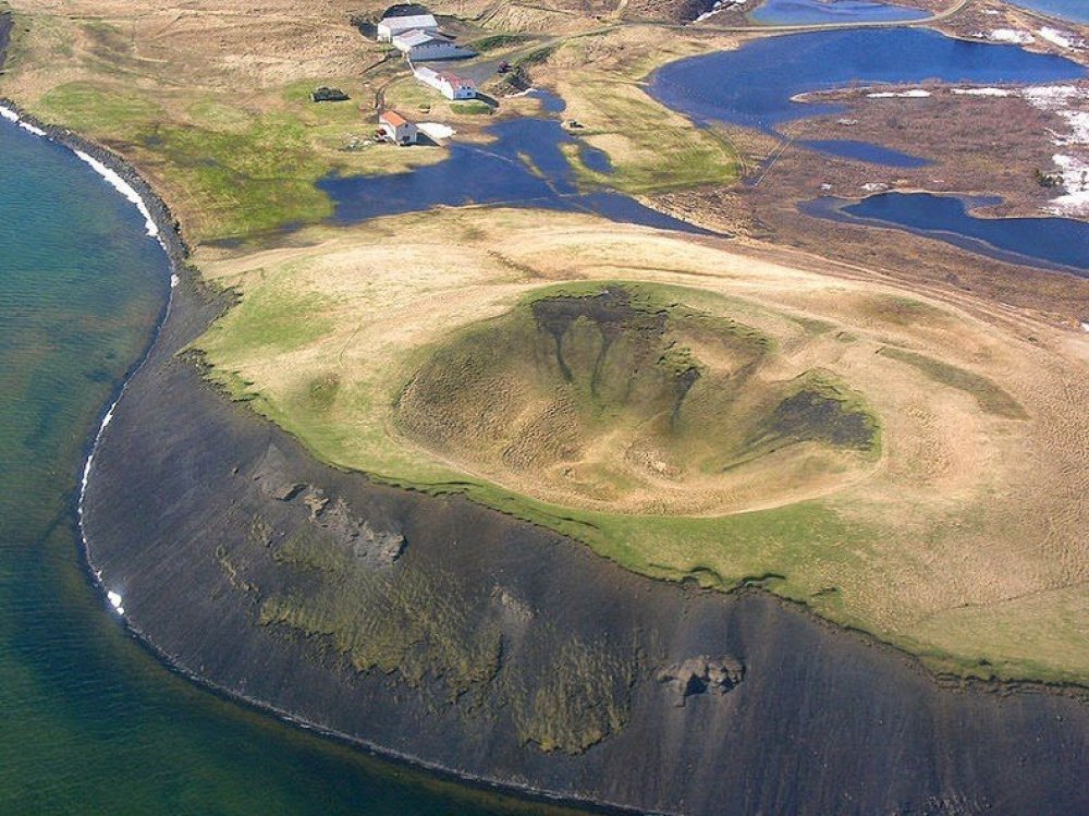 Pseudo-craters of Iceland