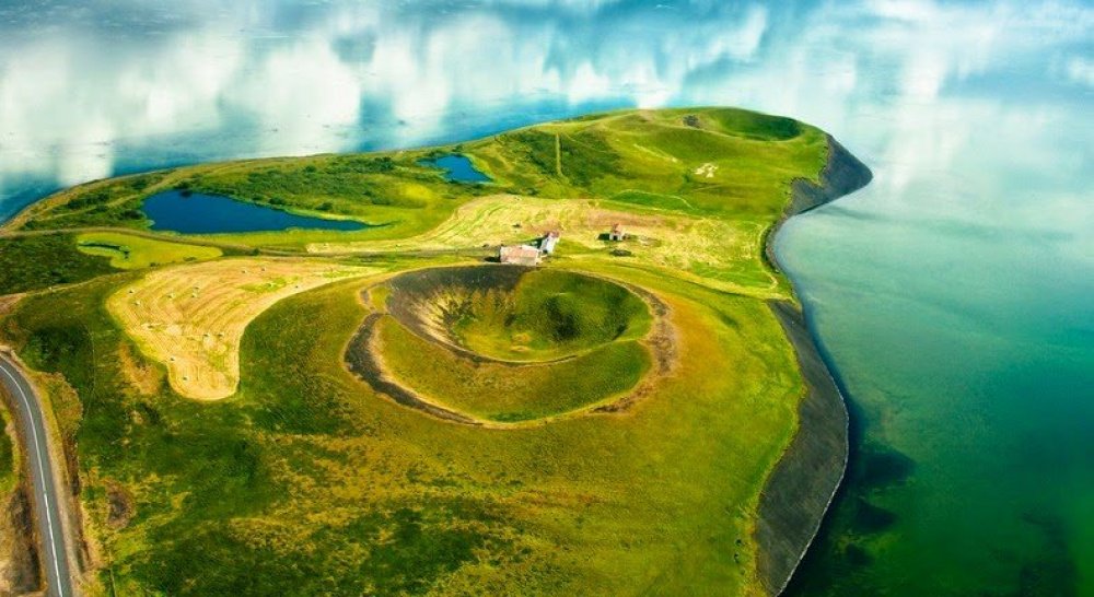 Pseudo-craters of Iceland