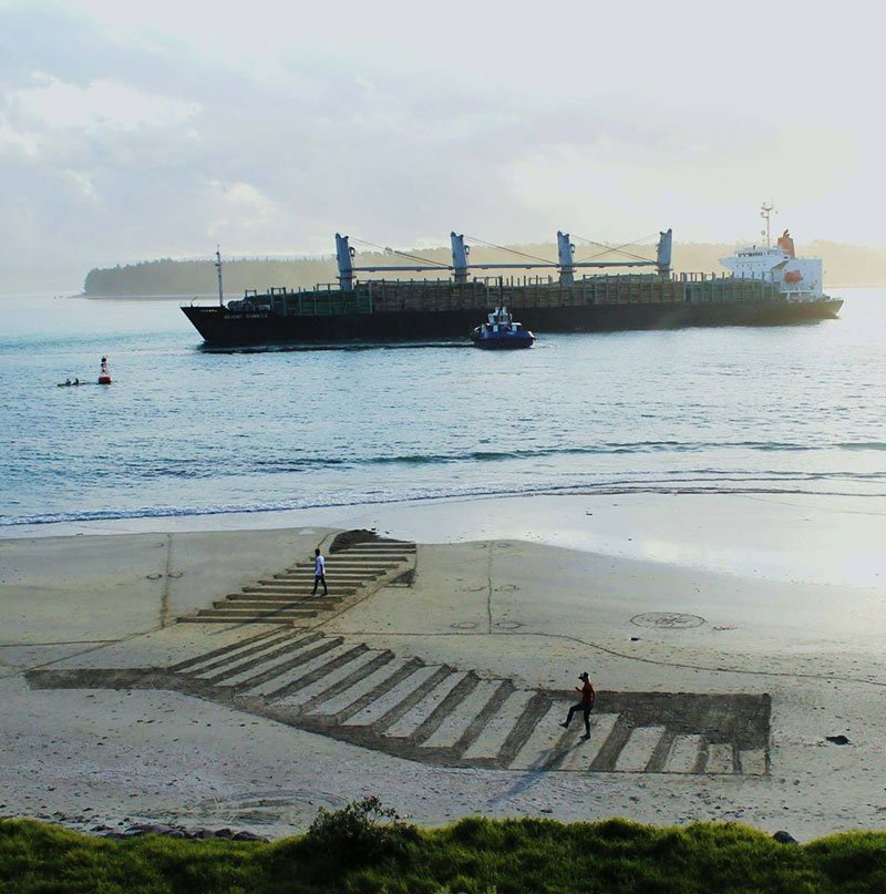 3D drawings on the sand by Jamie Harkins