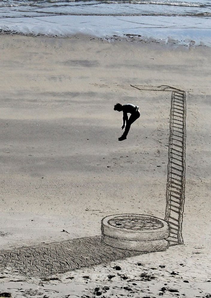 3D drawings on the sand by Jamie Harkins