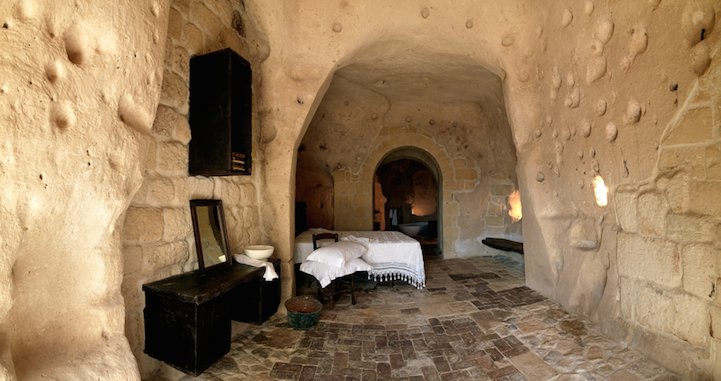 Hotel in the abandoned caves of Italy