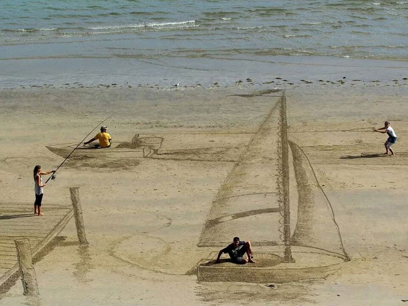 3D drawings on the sand by Jamie Harkins