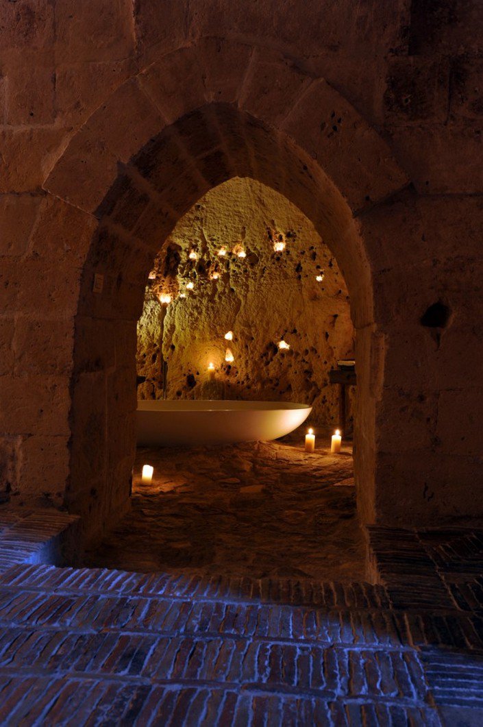 Hotel in the abandoned caves of Italy