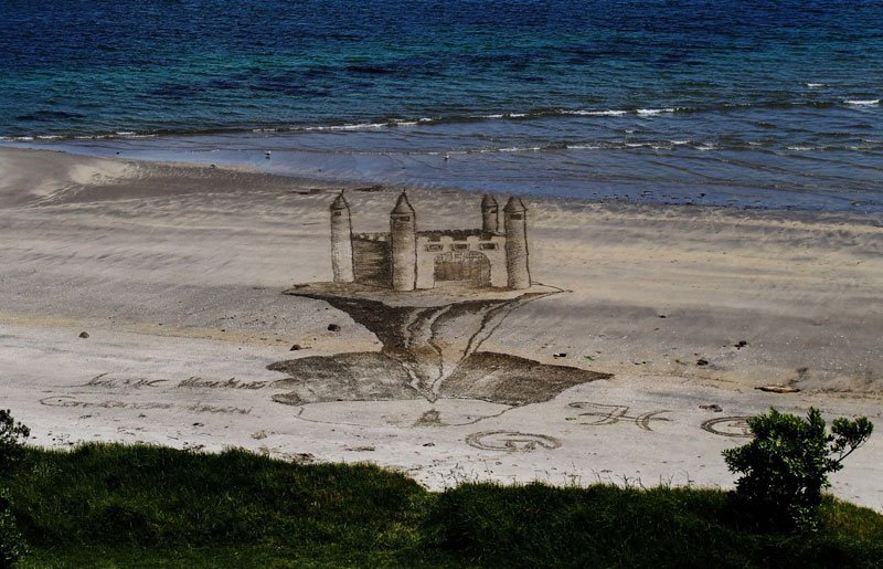 3D drawings on the sand by Jamie Harkins