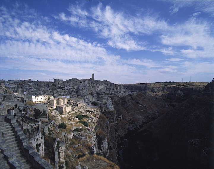 Hotel in the abandoned caves of Italy