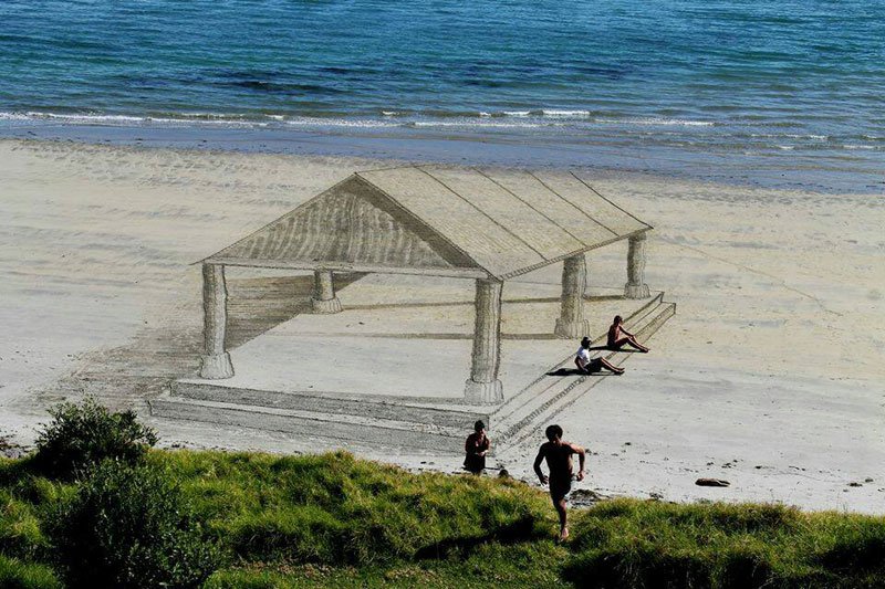 3D drawings on the sand by Jamie Harkins