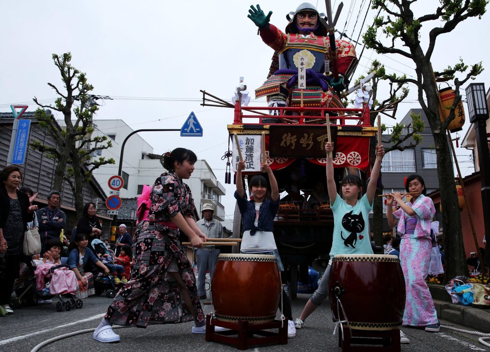 Фестиваль кукол Микуни в Японии
