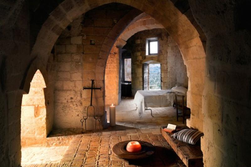 Hotel in the abandoned caves of Italy