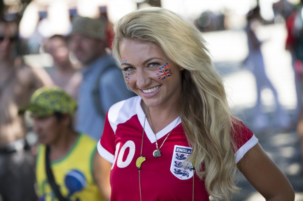Чемпионат мира по футболу 2014: красотки-болельщицы