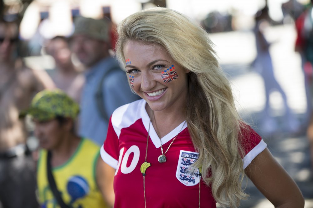 Football World Cup 2014: Beauty-cheerleader