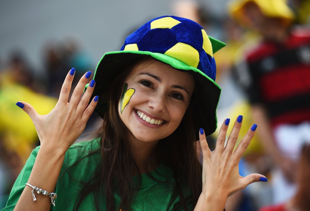 Football World Cup 2014: Beauty-cheerleader