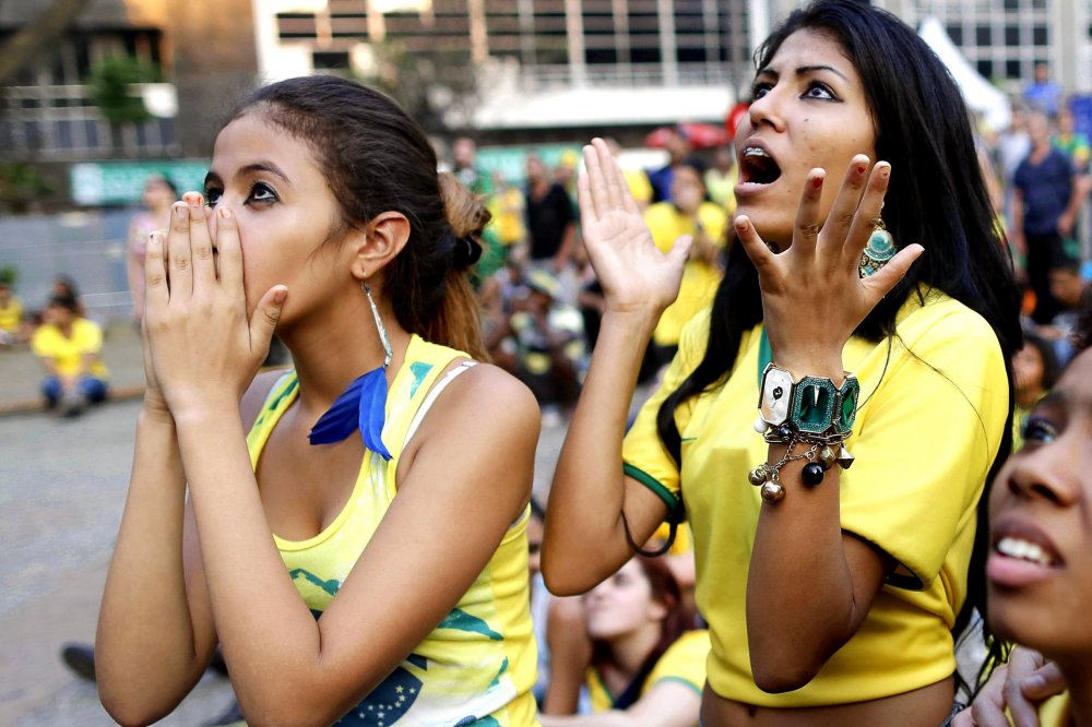 Football World Cup 2014: Beauty-cheerleader