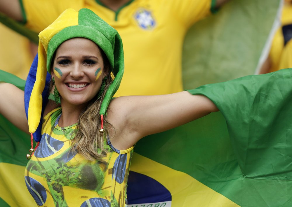 Football World Cup 2014: Beauty-cheerleader