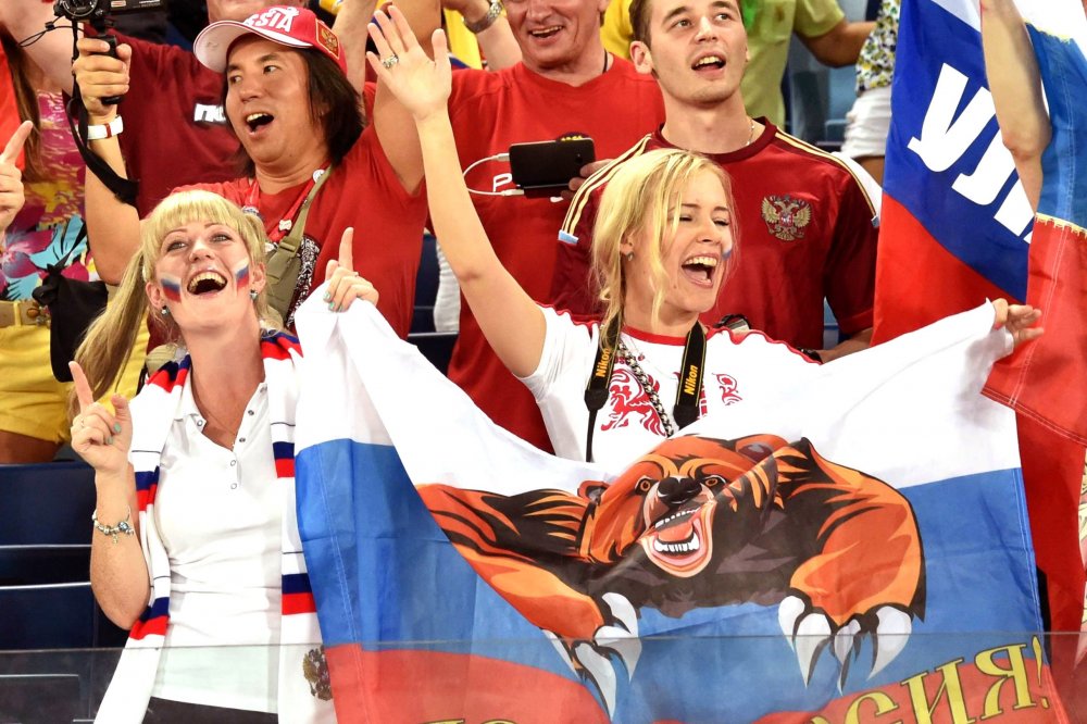 Football World Cup 2014: Beauty-cheerleader