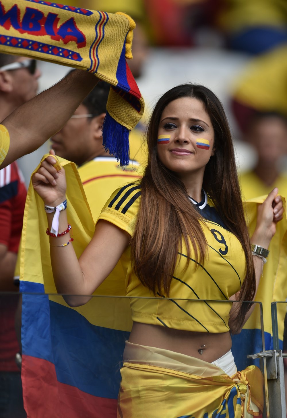 Football World Cup 2014: Beauty-cheerleader