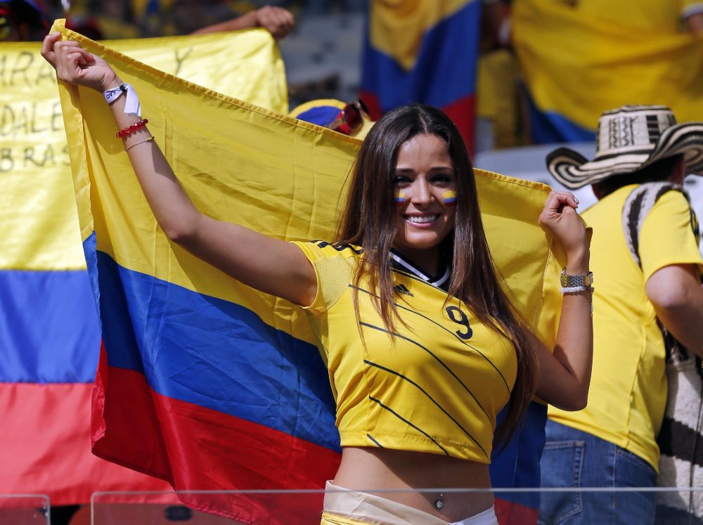 Football World Cup 2014: Beauty-cheerleader