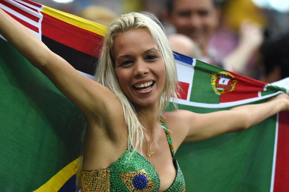 Football World Cup 2014: Beauty-cheerleader