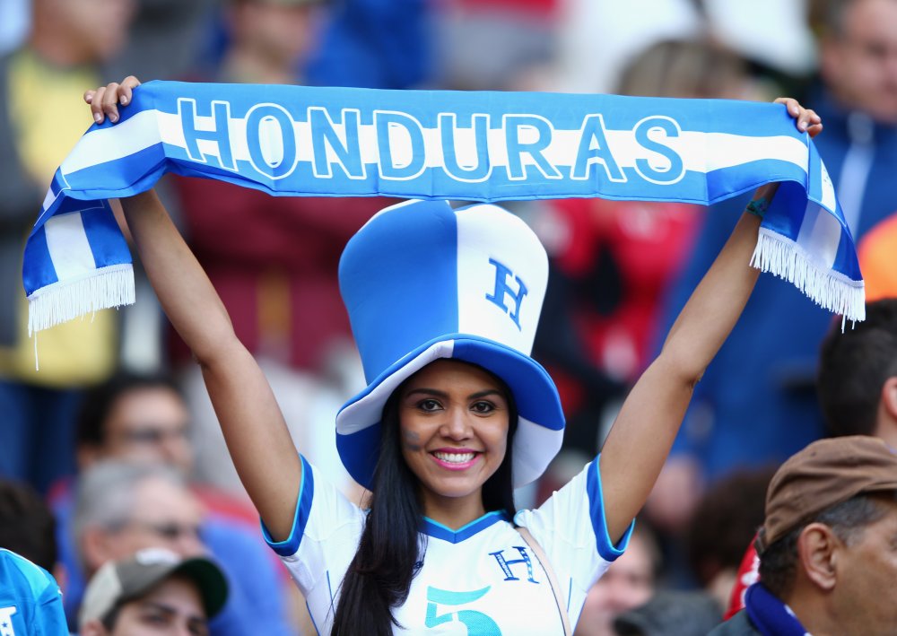 Football World Cup 2014: Beauty-cheerleader