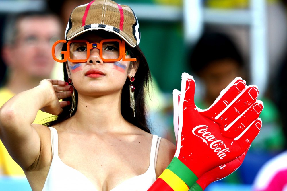 Football World Cup 2014: Beauty-cheerleader