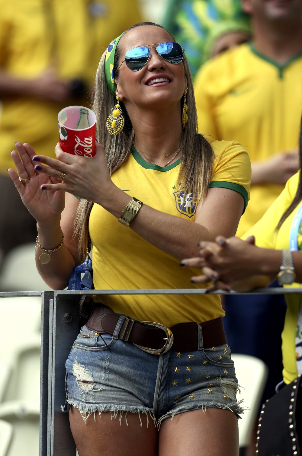 World Cup 2014: Beauty-cheerleader