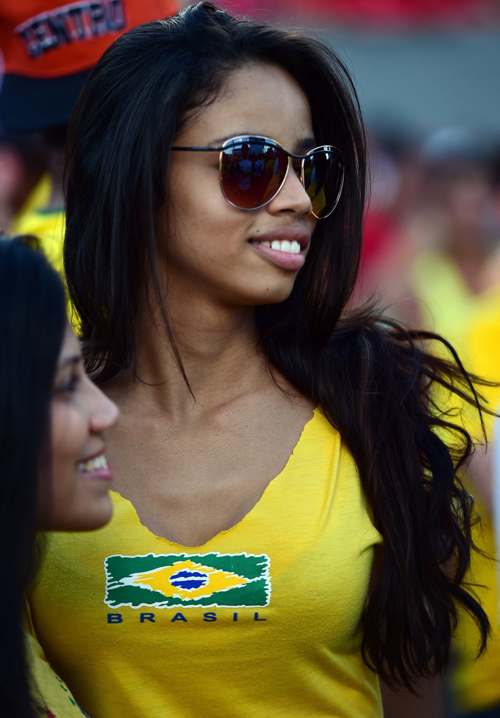 Чемпионат мира по футболу 2014: красотки-болельщицы
